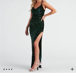 Windsor Prom Dress for sale! New with tags, never worn, just wasn’t my dress!